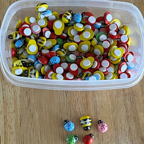 Honey Bee Decor & Crafting Lot - Over 350 Pieces in Lot - Picture 16 of 16